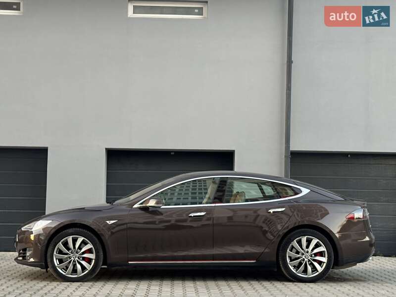 Лифтбек Tesla Model S 2014 в Тернополе фото 16 Лифтбек Tesla Model S 2014 в Тернополе