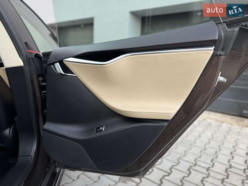 Лифтбек Tesla Model S 2014 в Тернополе фото 40 Лифтбек Tesla Model S 2014 в Тернополе