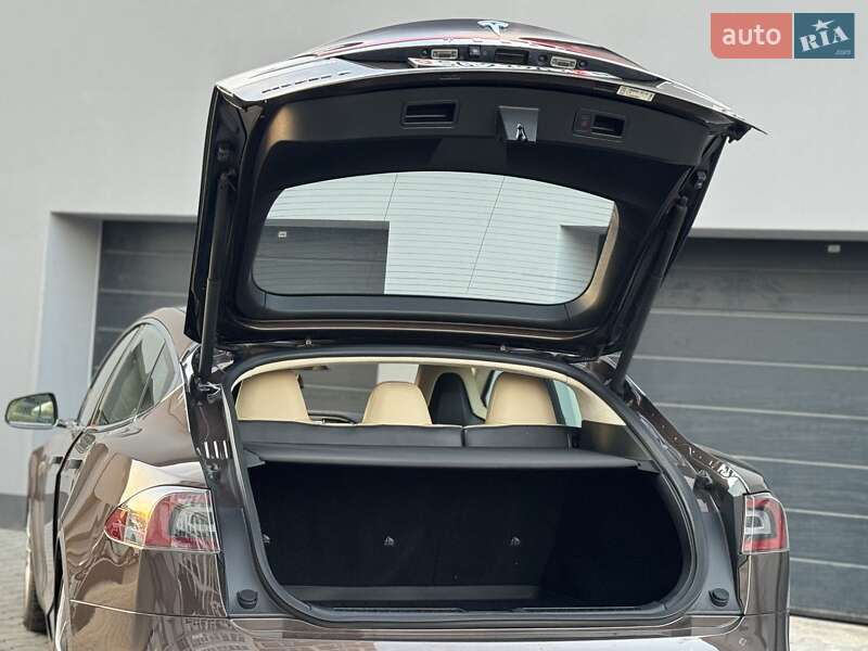 Лифтбек Tesla Model S 2014 в Тернополе фото 43 Лифтбек Tesla Model S 2014 в Тернополе