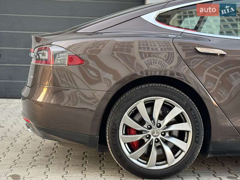 Лифтбек Tesla Model S 2014 в Тернополе фото 58 Лифтбек Tesla Model S 2014 в Тернополе