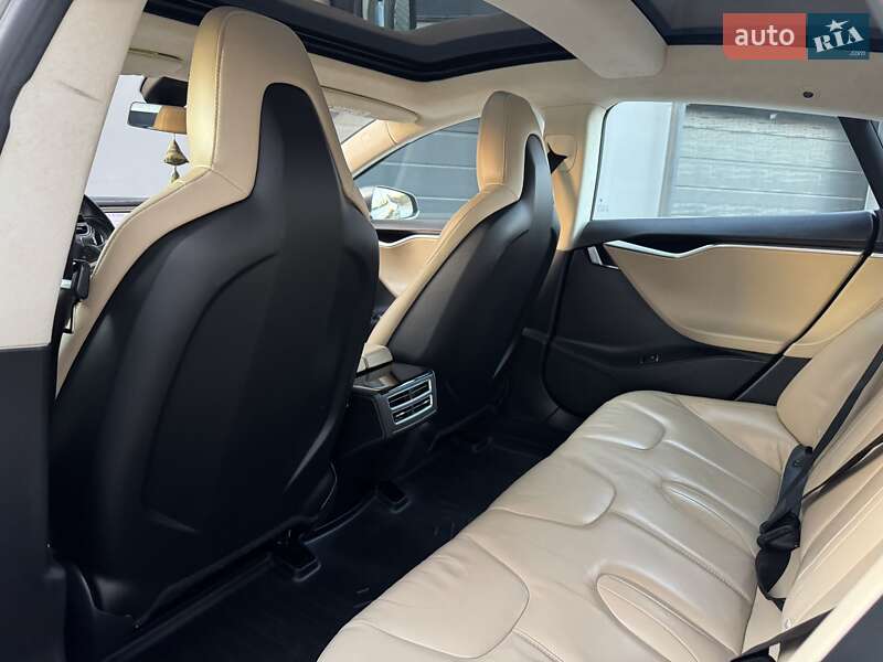 Лифтбек Tesla Model S 2014 в Тернополе фото 51 Лифтбек Tesla Model S 2014 в Тернополе