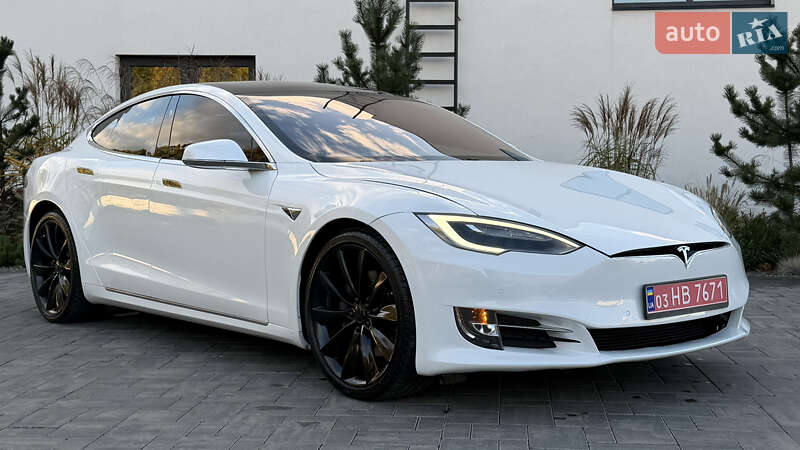 Ліфтбек Tesla Model S 2017 в Луцьку