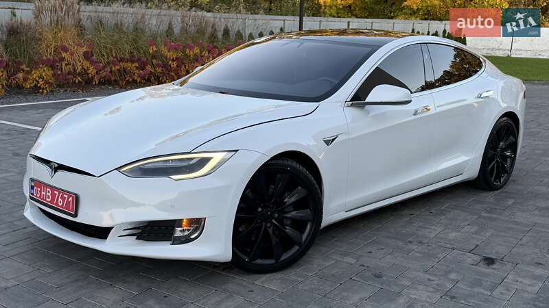 Ліфтбек Tesla Model S 2017 в Луцьку