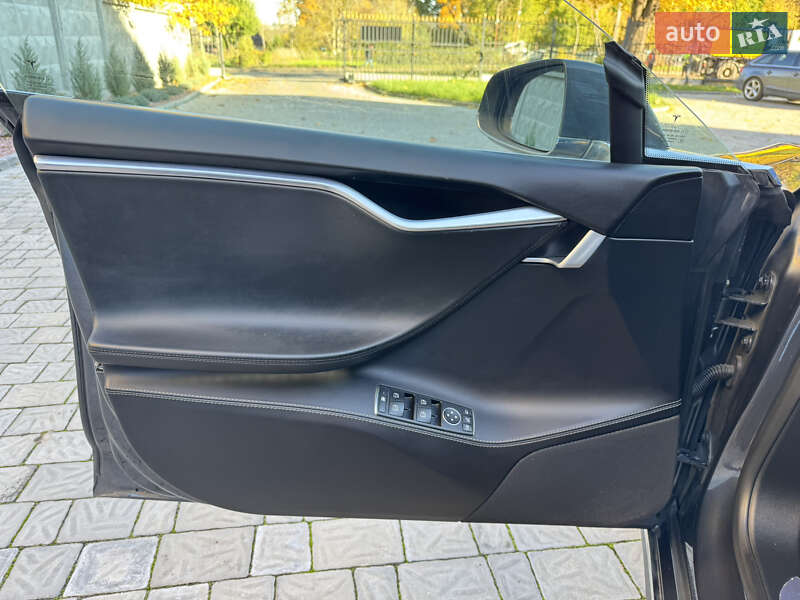 Ліфтбек Tesla Model S 2015 в Рівному