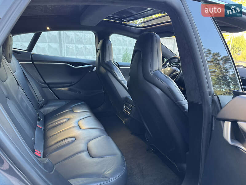 Ліфтбек Tesla Model S 2015 в Рівному
