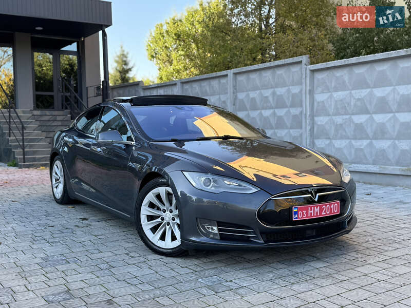 Ліфтбек Tesla Model S 2015 в Рівному