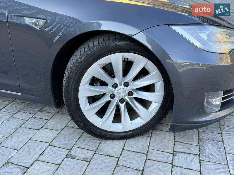 Ліфтбек Tesla Model S 2015 в Рівному