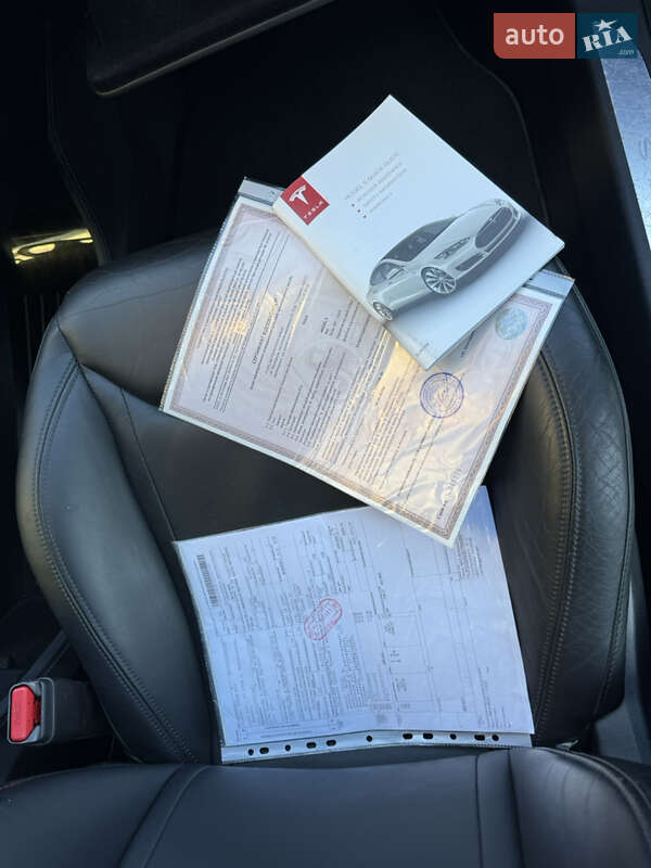 Ліфтбек Tesla Model S 2015 в Рівному