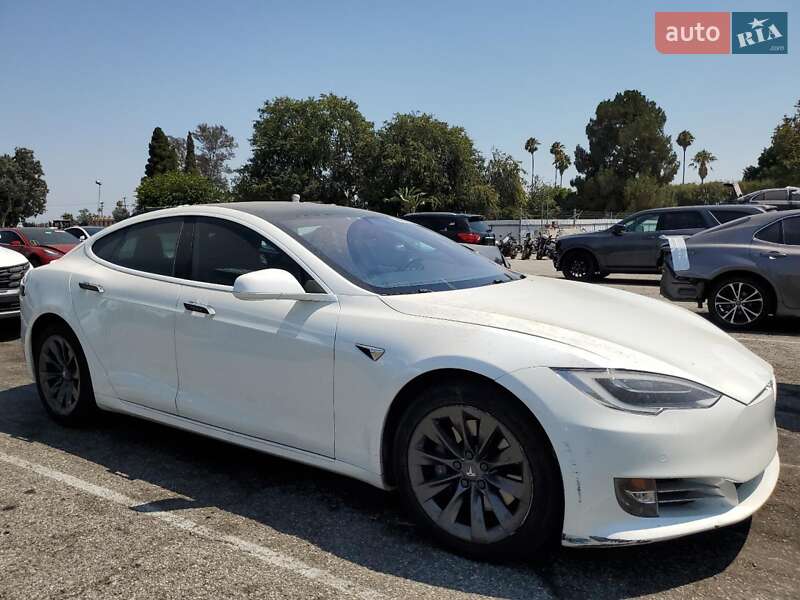 Ліфтбек Tesla Model S 2018 в Львові