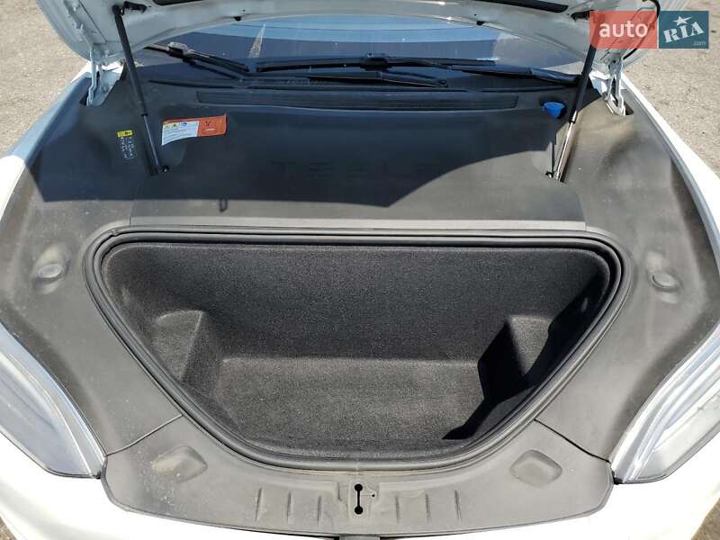 Ліфтбек Tesla Model S 2018 в Львові