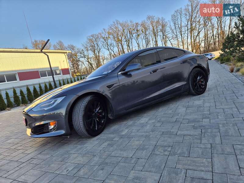 Ліфтбек Tesla Model S 2017 в Луцьку