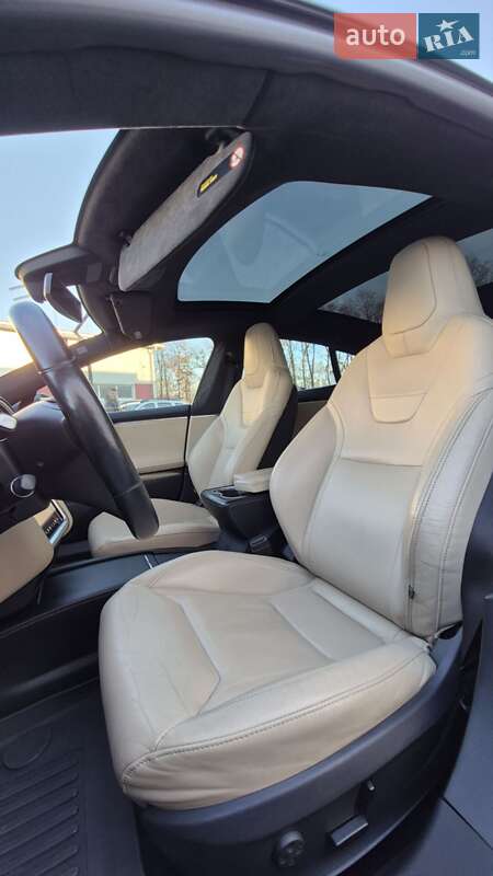 Ліфтбек Tesla Model S 2017 в Луцьку