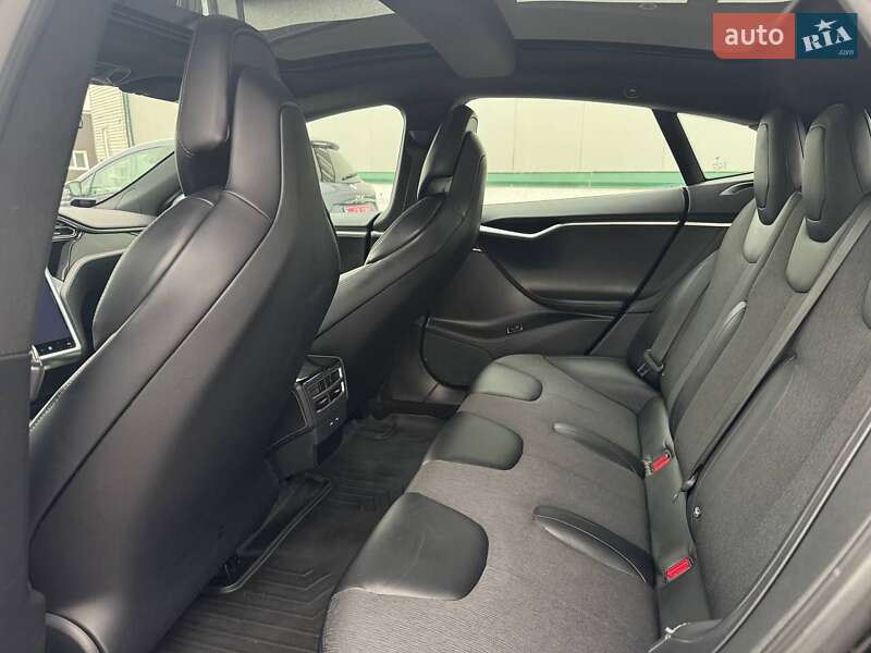 Ліфтбек Tesla Model S 2017 в Вінниці