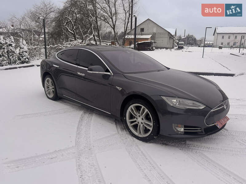 Лифтбек Tesla Model S 2016 в Львове фото 4 Лифтбек Tesla Model S 2016 в Львове
