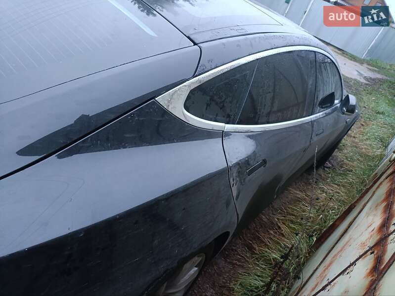 Ліфтбек Tesla Model S 2014 в Києві