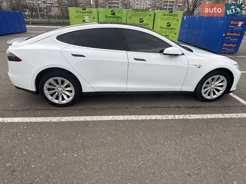 Ліфтбек Tesla Model S 2015 в Києві