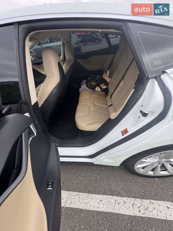 Ліфтбек Tesla Model S 2015 в Києві