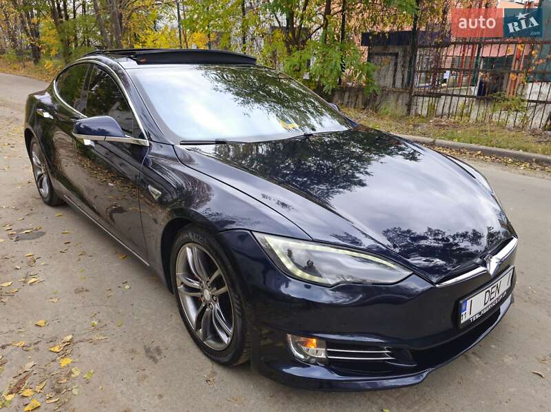 Лифтбек Tesla Model S 2015 в Киеве