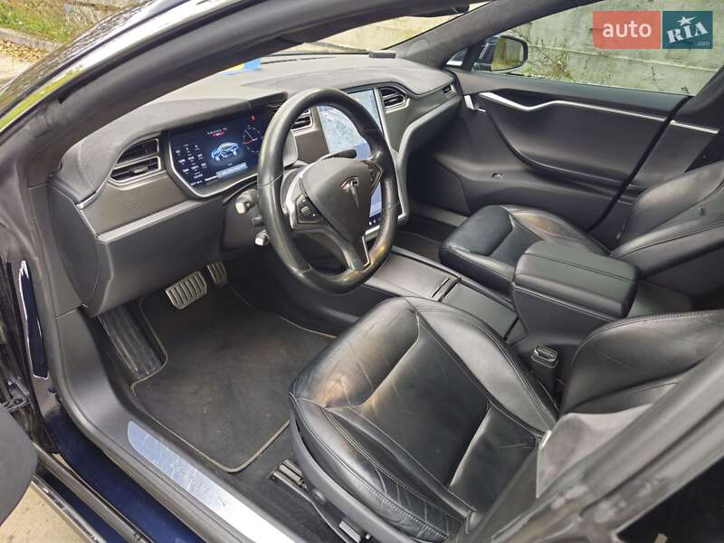 Лифтбек Tesla Model S 2015 в Киеве