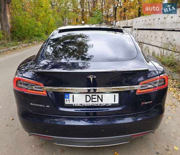 Лифтбек Tesla Model S 2015 в Киеве