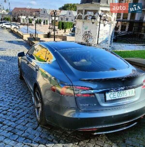 Лифтбек Tesla Model S 2013 в Киеве