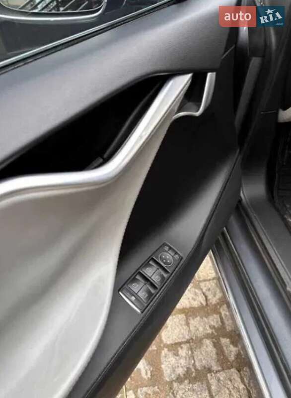 Лифтбек Tesla Model S 2013 в Киеве