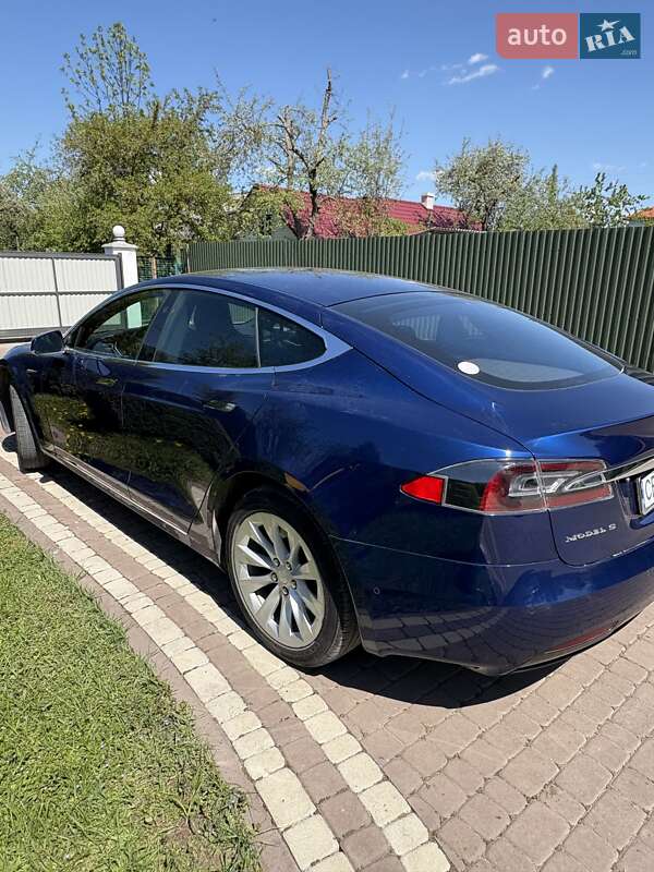 Ліфтбек Tesla Model S 2017 в Чернівцях