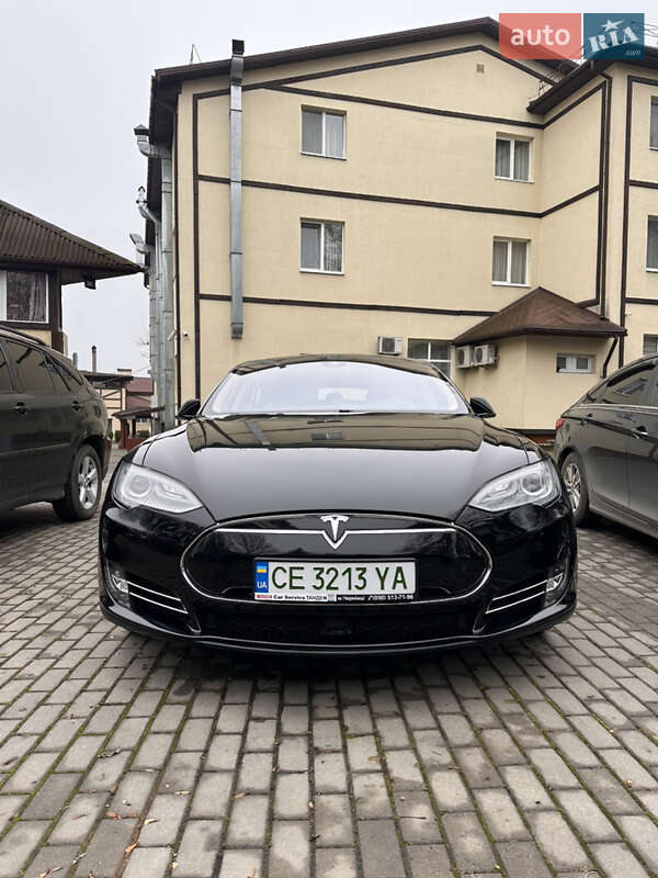 Лифтбек Tesla Model S 2015 в Черновцах