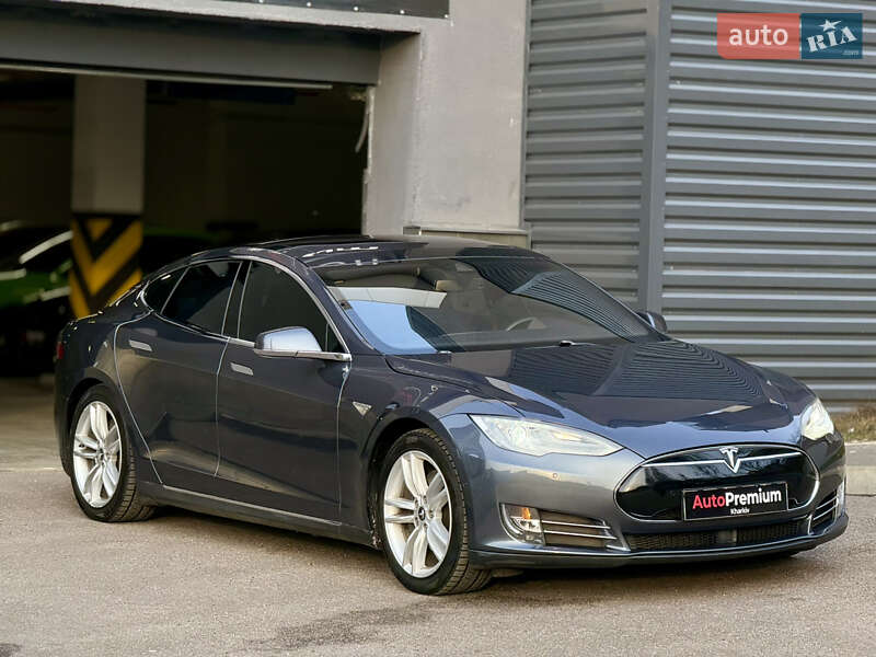 Ліфтбек Tesla Model S 2015 в Харкові