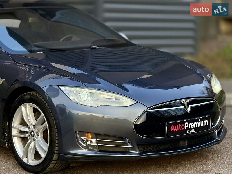 Ліфтбек Tesla Model S 2015 в Харкові