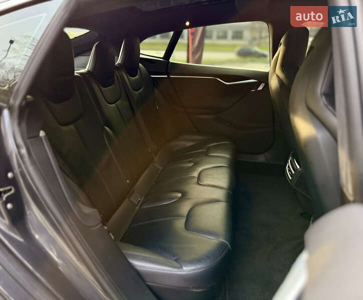 Ліфтбек Tesla Model S 2015 в Харкові