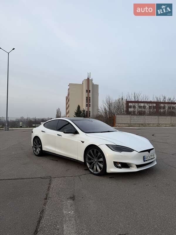 Ліфтбек Tesla Model S 2015 в Харкові