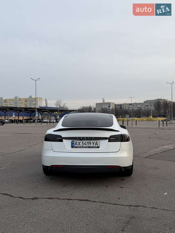 Ліфтбек Tesla Model S 2015 в Харкові