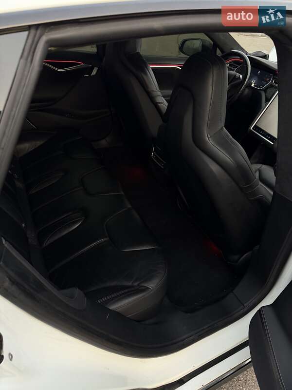 Ліфтбек Tesla Model S 2015 в Харкові