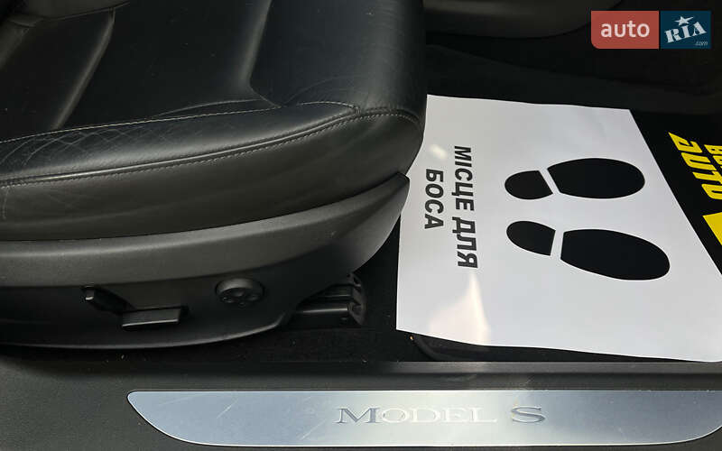 Лифтбек Tesla Model S 2016 в Коломые