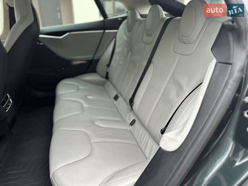 Ліфтбек Tesla Model S 2013 в Одесі