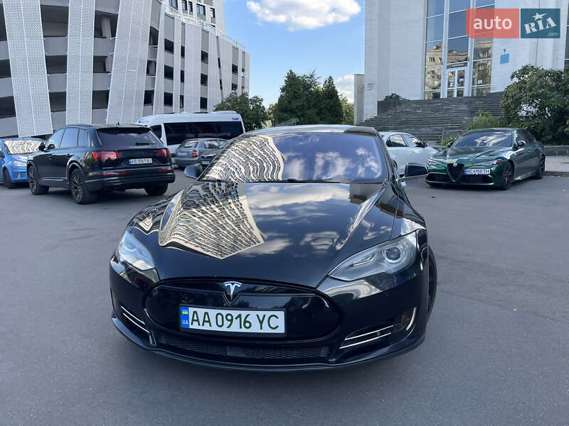Лифтбек Tesla Model S 2015 в Киеве фото 14 Лифтбек Tesla Model S 2015 в Киеве