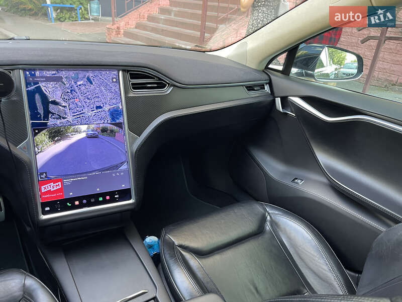 Лифтбек Tesla Model S 2015 в Киеве
