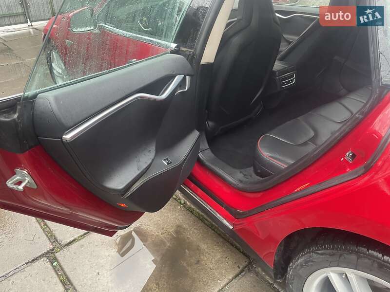 Ліфтбек Tesla Model S 2014 в Києві