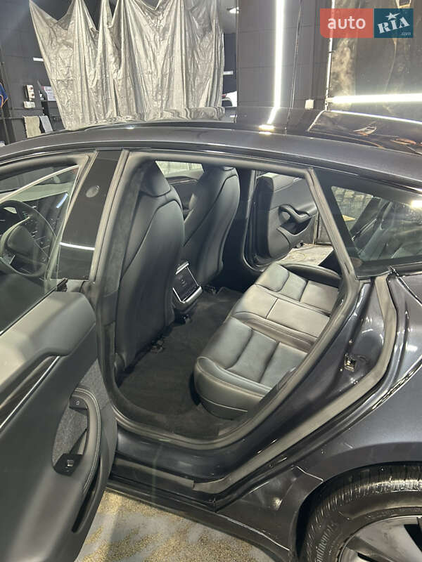 Ліфтбек Tesla Model S 2023 в Івано-Франківську
