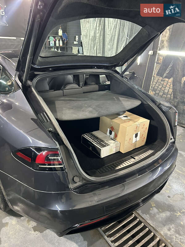 Ліфтбек Tesla Model S 2023 в Івано-Франківську