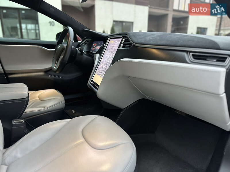 Ліфтбек Tesla Model S 2015 в Одесі фото 21 Ліфтбек Tesla Model S 2015 в Одесі