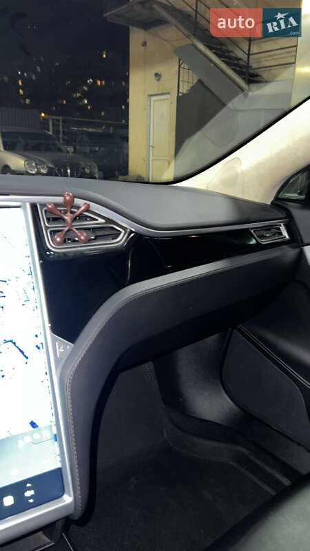 Ліфтбек Tesla Model S 2015 в Одесі