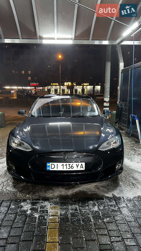 Ліфтбек Tesla Model S 2015 в Одесі