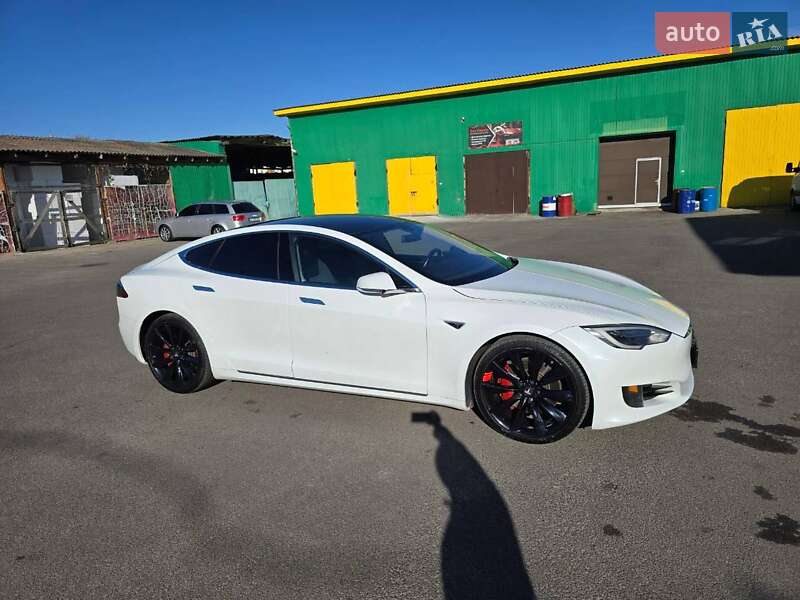 Ліфтбек Tesla Model S 2016 в Володимирі