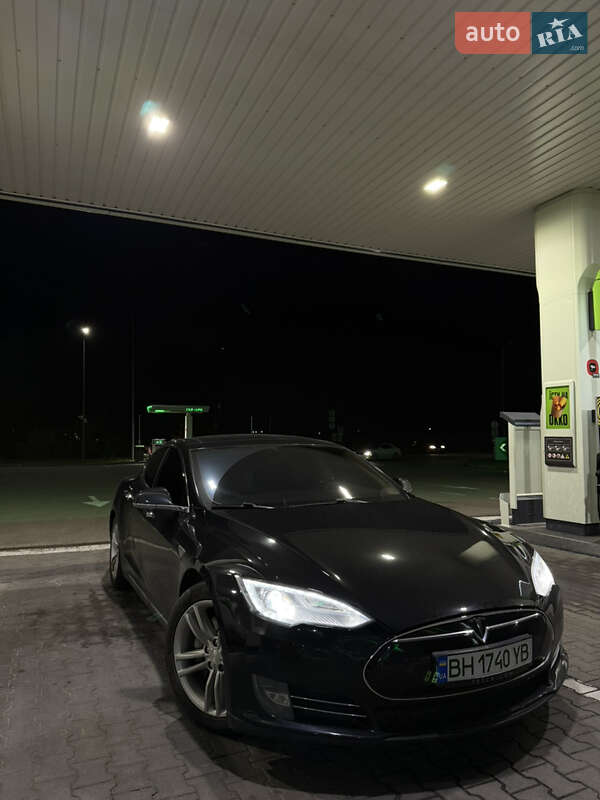 Tesla Model S 2014