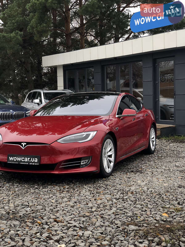 Ліфтбек Tesla Model S 2016 в Чернівцях