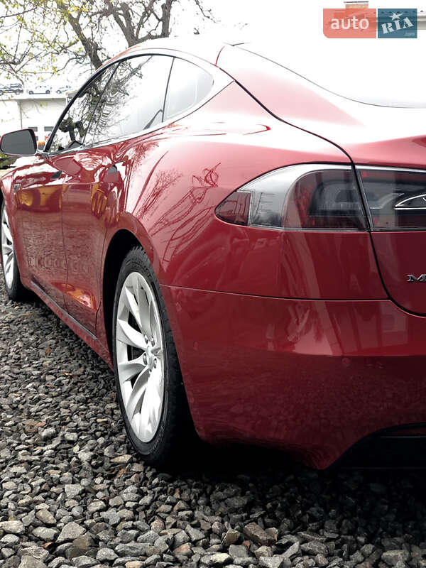 Ліфтбек Tesla Model S 2016 в Чернівцях