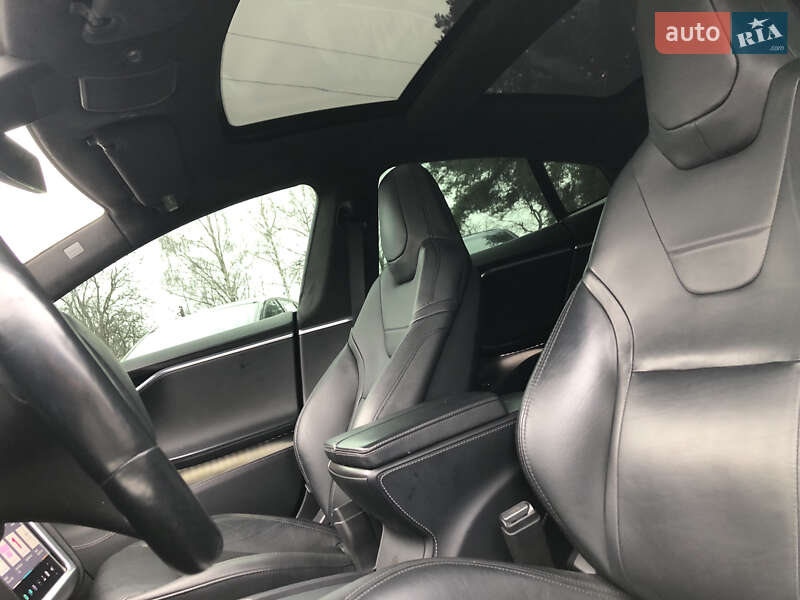 Ліфтбек Tesla Model S 2016 в Чернівцях