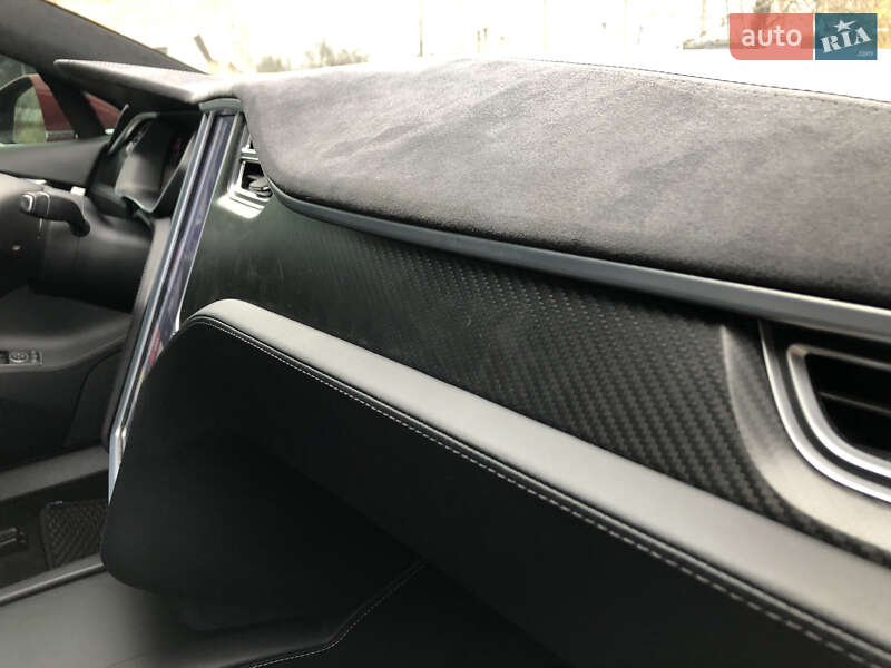 Ліфтбек Tesla Model S 2016 в Чернівцях